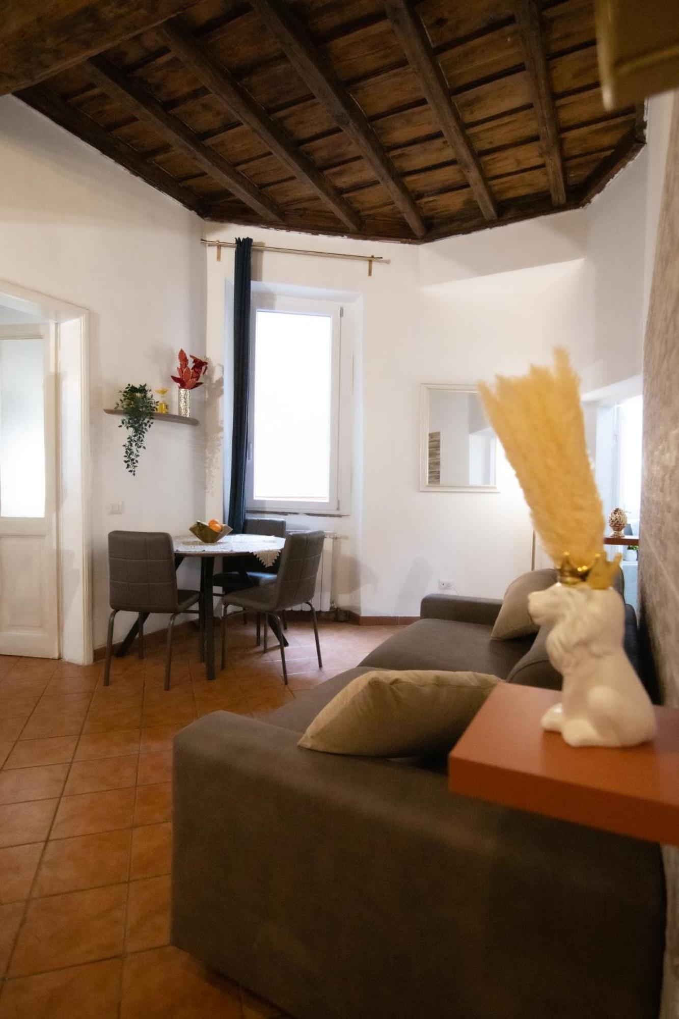 Crezy House Trilussa Apartment *
