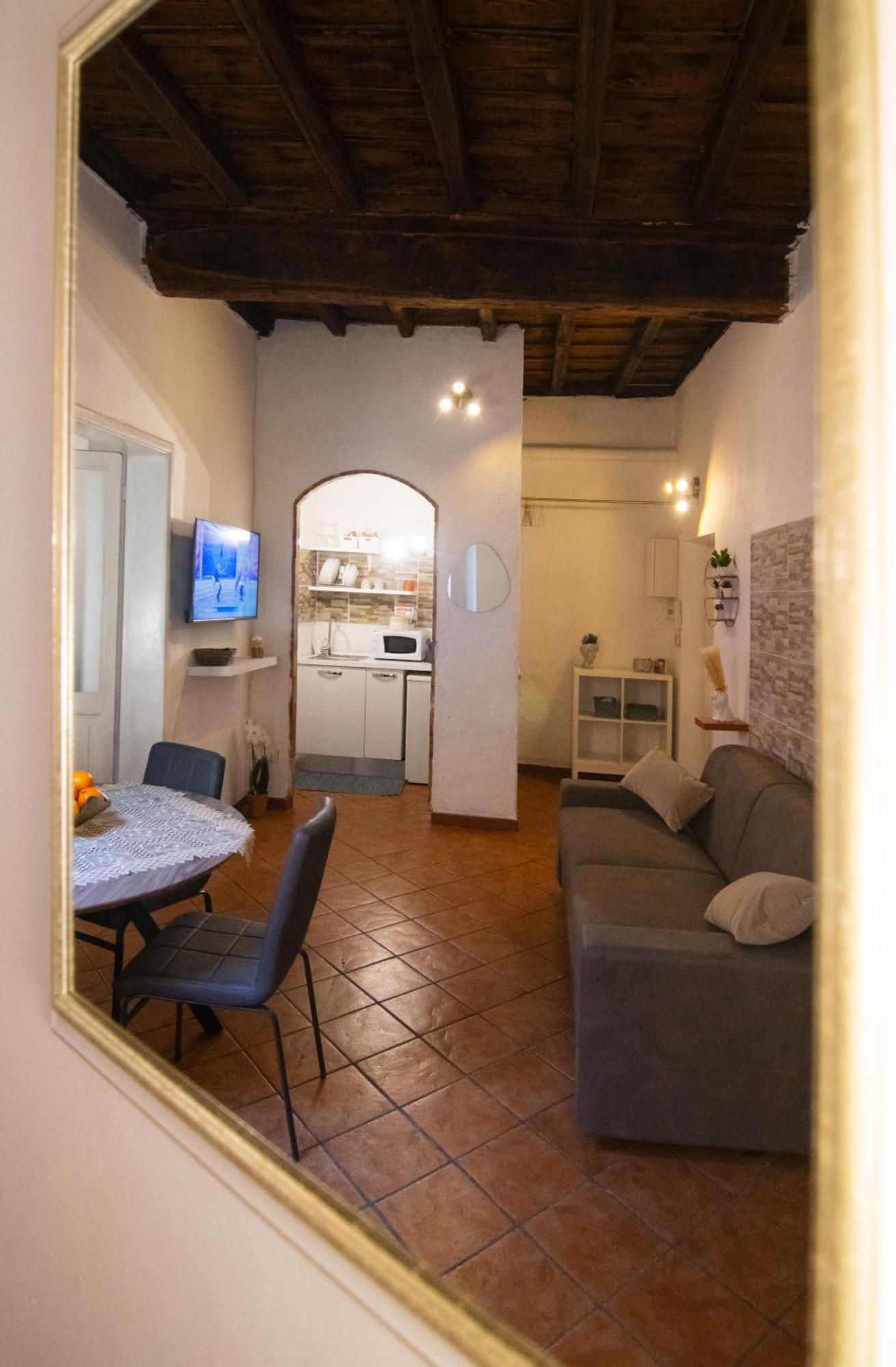 Apartment Crezy House Trilussa *